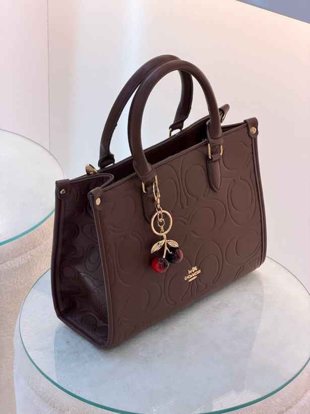کیف COACH با چارم
