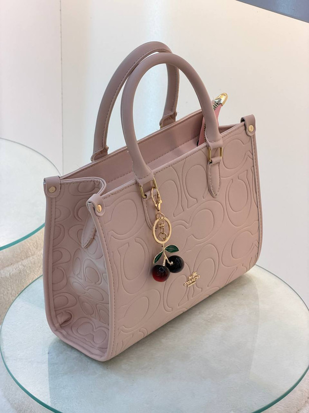 کیف COACH با چارم